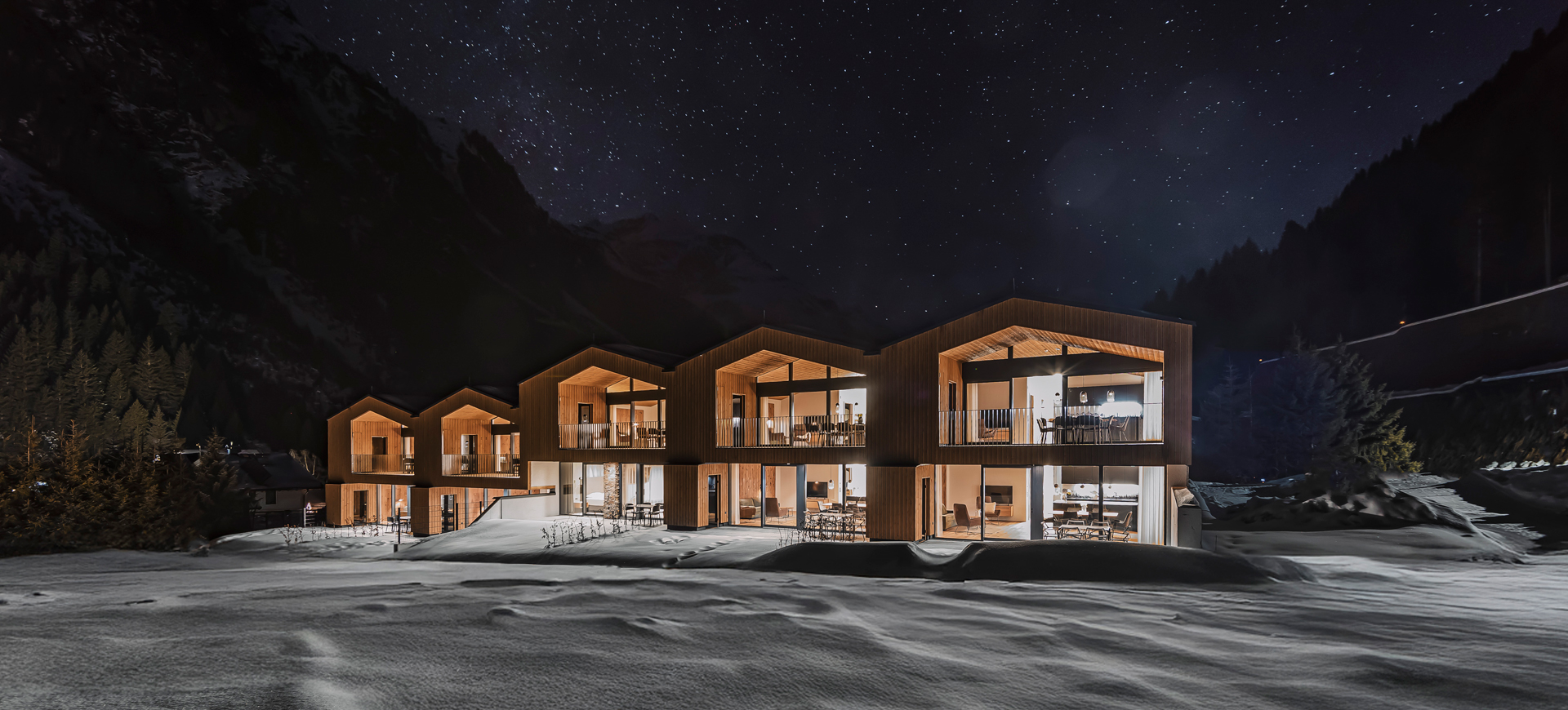 3_pitz-alpin_header_winter_chalet--nacht